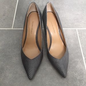 Banana Republic Madison 12 hour gray pumps